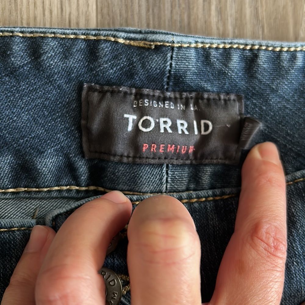 TORRID JEGGING JEANS MEDIUM/DARK WASH SKINNY HIGH RISE NO DISTRESSING SIZE 24R - Picture 4 of 8